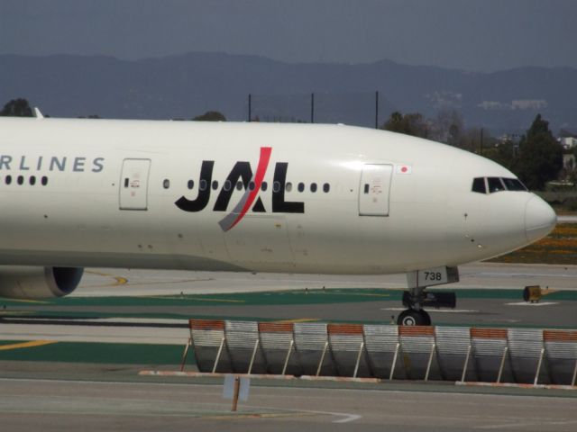 BOEING 777-300 (JA738J) - I have shot this bird at KLAX and KSFO two years apart!