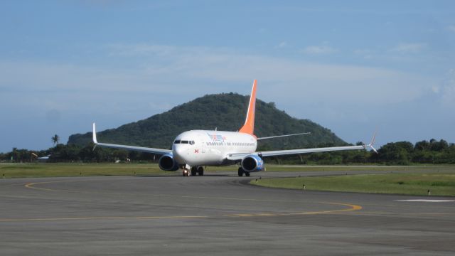 Boeing 737-800 (C-FFPH)