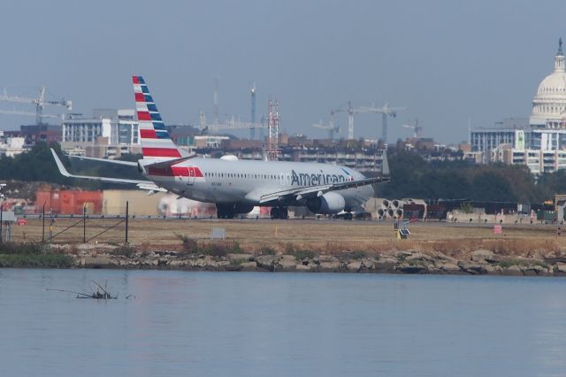 Boeing 737-700 (N874NN)