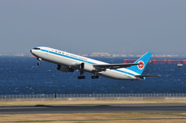 BOEING 767-300 (JA602A) - 2011/3/26