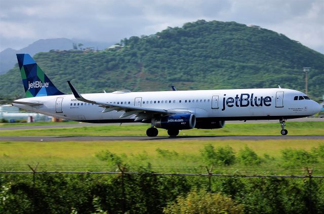 Airbus A321 (N980JT)