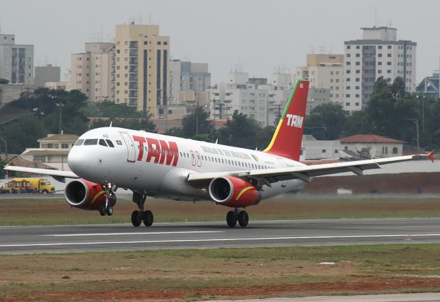 Airbus A320 (PR-MAD)