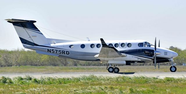 Beechcraft Super King Air 350 (N575RD)