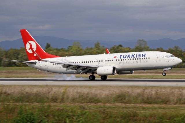 Boeing 737-800 (TC-JFN)