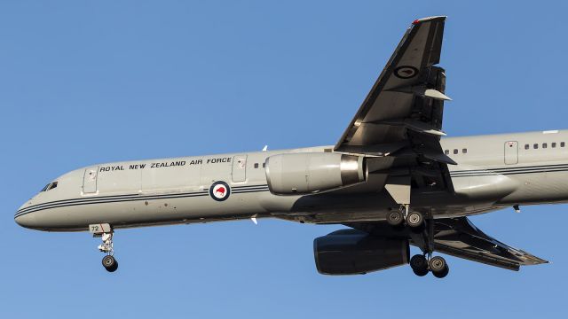 — — - RNZAF B752 on approach to runway 01 at YBTL.