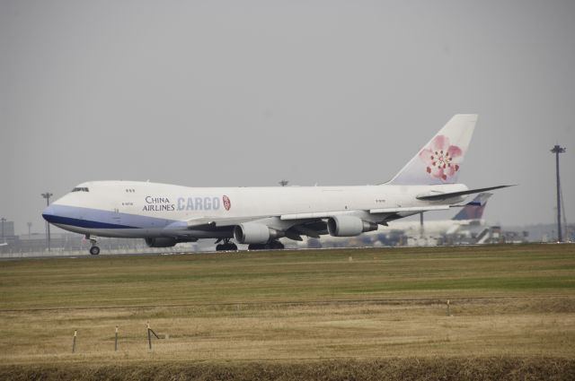 Boeing 747-400 (B-18712) - Departure at NRT Airport Runway 34L on 2011/11/23
