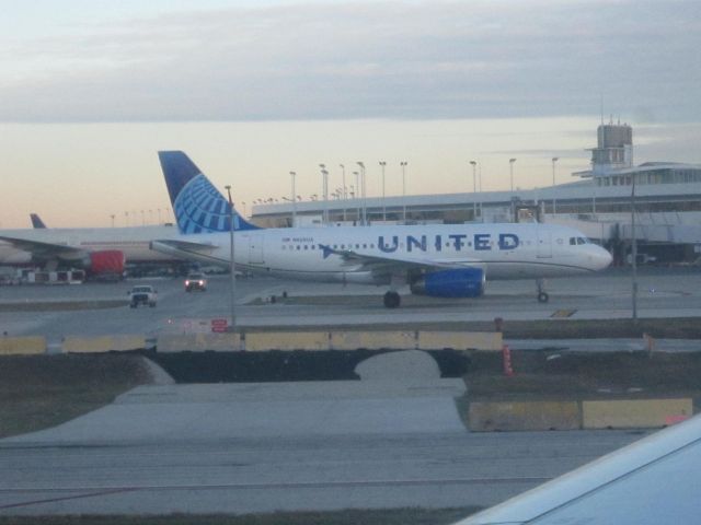 Airbus A319 (N826UA) - View of a United A319 from inside an A320 of United.