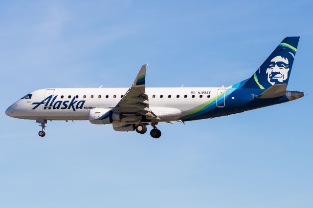 Embraer 175 (N193SY)