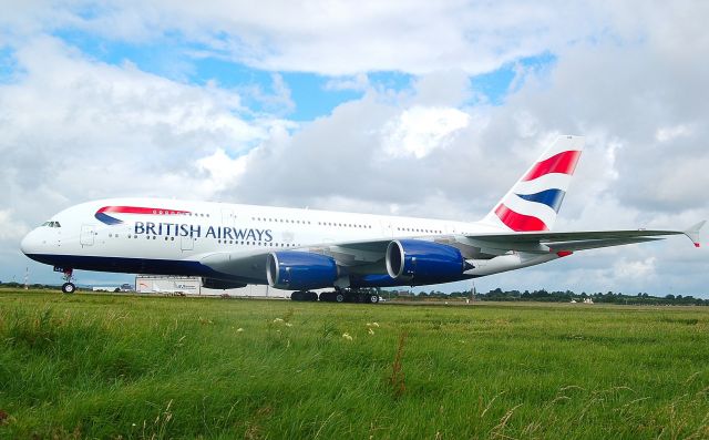 Airbus A380-800 (G-XLEA)