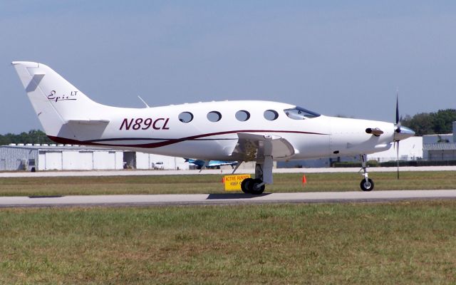 Experimental 200kts (N89CL) - Epic LT composite cabin class turboprop powered by a PT6A-67A taxing at Lakeland Linder airport in Florida.