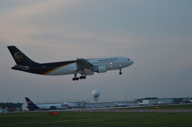Airbus A300F4-600 (N121UP) - UPS492 arriving KFSD from KSDF - 6-7-2012