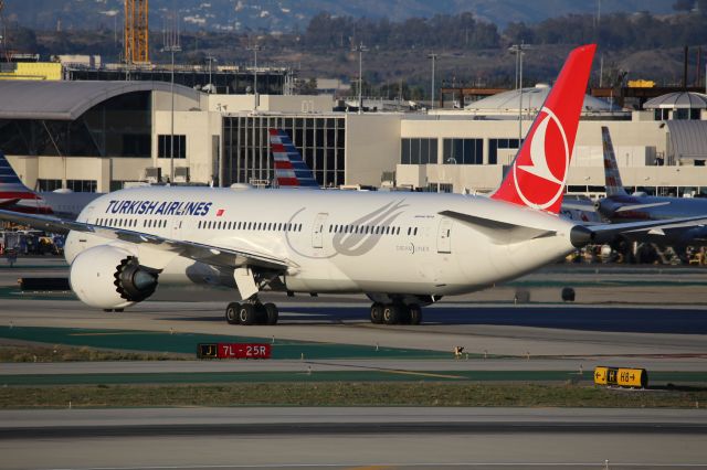 Boeing 787-9 Dreamliner (TC-LLF)