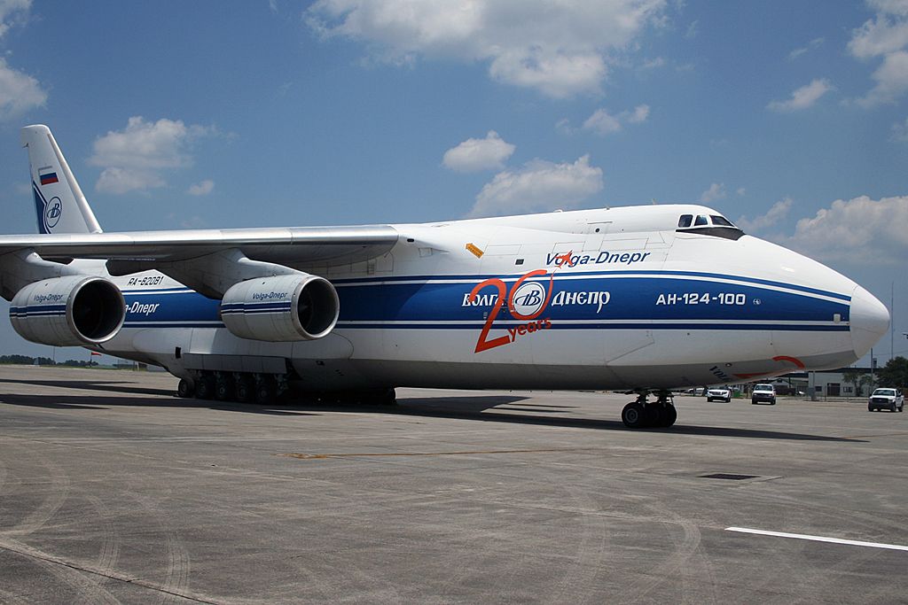 Antonov An-124 Ruslan (RA-82081) - Delivering parts for the 787. Not sure why, but they were unable to go to CHS.