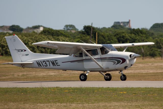 Cessna Skyhawk (N137ME)