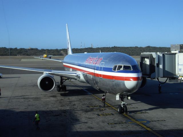 BOEING 767-300 (N377AN)