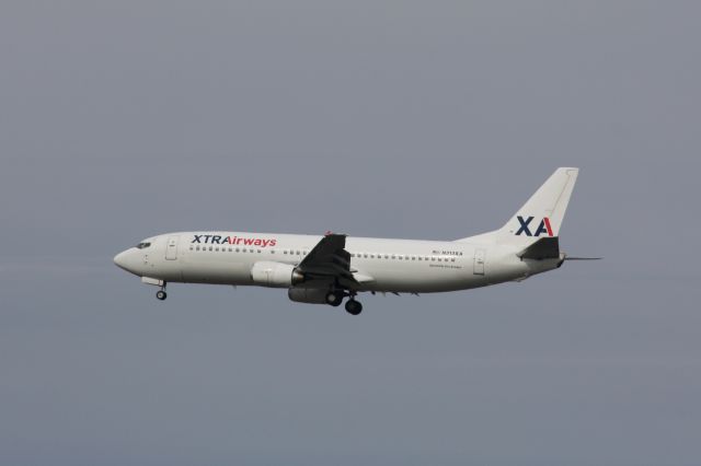 BOEING 737-400 (N313XA)