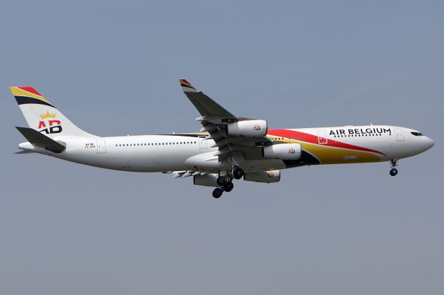 Airbus A340-300 (OO-ABB)