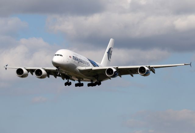 Airbus A380-800 (9M-MNA)