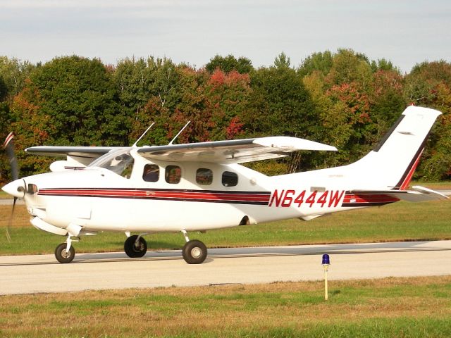 Cessna P210 Pressurized Centurion (N6444W) - Pressurized Centurion N6444W taxiing to runway 14 at Nashua.