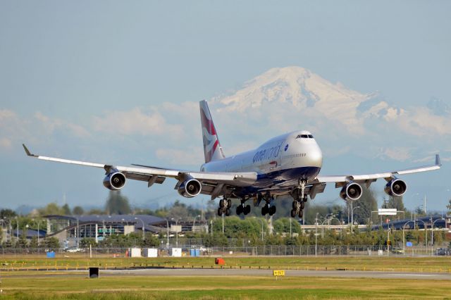 Boeing 747-400 (G-BNLI) - In the background is Mr. Baker in the uS side.