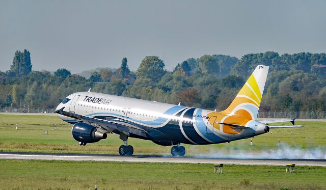 Airbus A320 (9A-BTH) - touchdown on RWY 23L DUS/EDDL, 16. Oct 2021