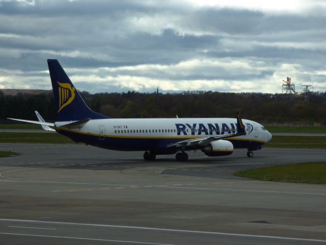 Boeing 737-800 (EI-EKT)