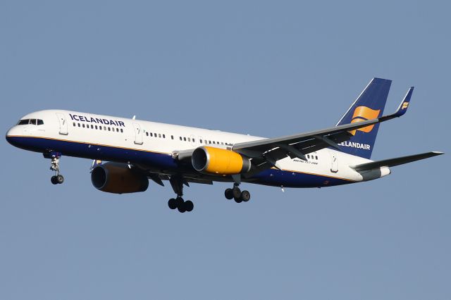 Boeing 757-200 (TF-FIN)