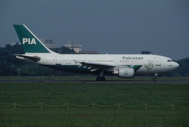 Airbus A310 (AP-BEQ) - Departure at Narita Intl Airport Rwy16R on 1995/07/31