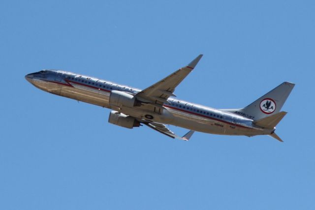 Boeing 737-800 (N951AA) - American Astrojet on takeoff to KSAN