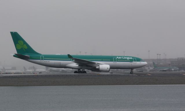 Airbus A330-200 (EI-LAX)