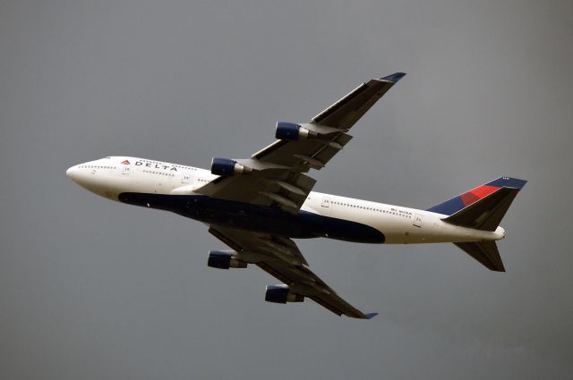 Boeing 747-400 (N672US)