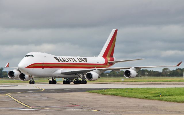 Boeing 747-400 (N403KZ) - kalitta air b747-481f n403kz taxing onto stand at shannon 3/9/17.