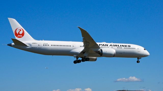 Boeing 787-9 Dreamliner (JA881J) - BOE455 on final to Rwy 16R to complete a test flight on 4.5.21. (ln 1057 / cn 66514).