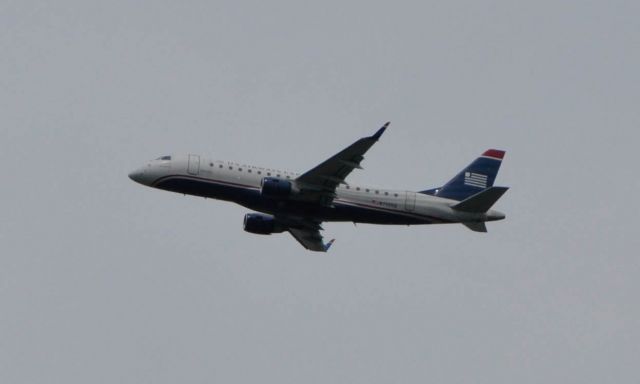 Embraer 170/175 (N110HQ)