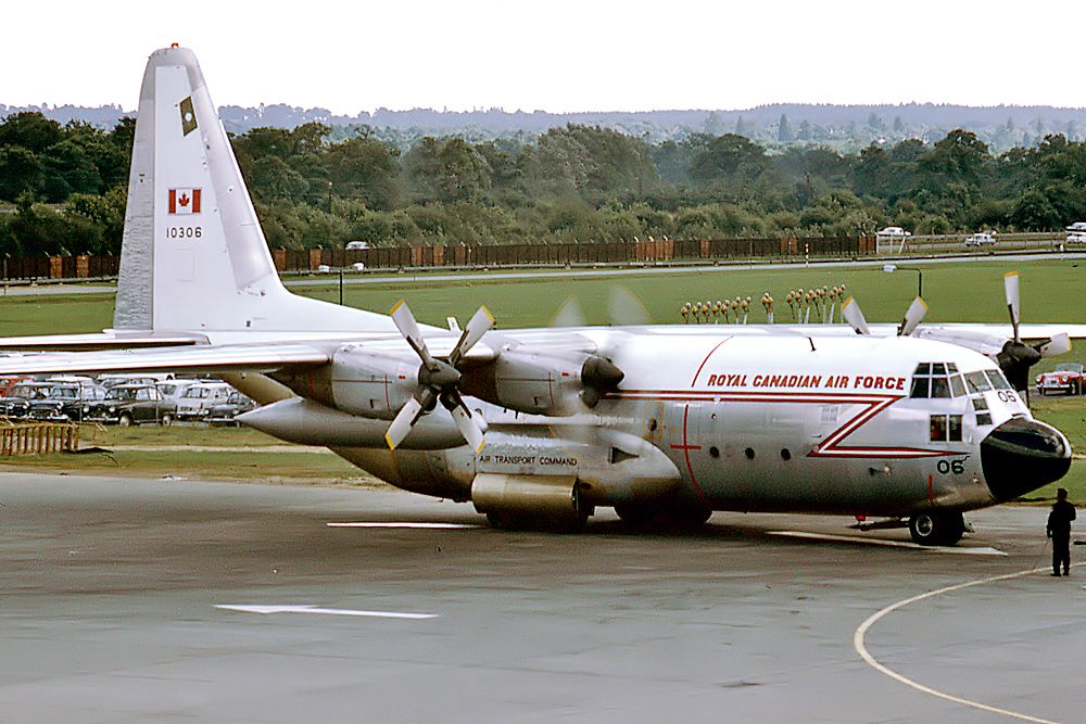 N10306 — - CANADA - AIR FORCE - LOCKHEED 130 - REG : 10306 (CN 382-4026) ) - GATWICK INTERNATIONAL AIRPORT LONDON UK - EGKK 14/9/1967