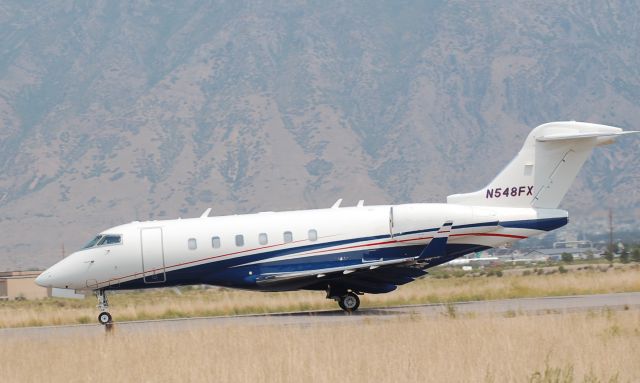 Bombardier Challenger 300 (N548FX)