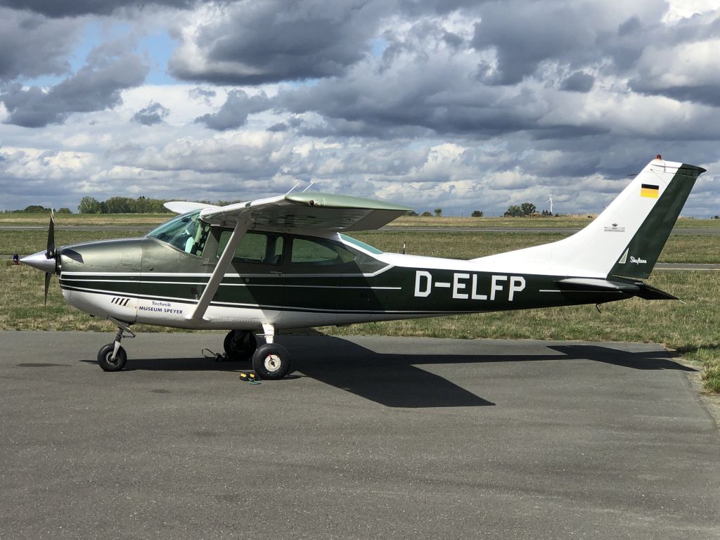 Cessna Skylane (D-ELFP)