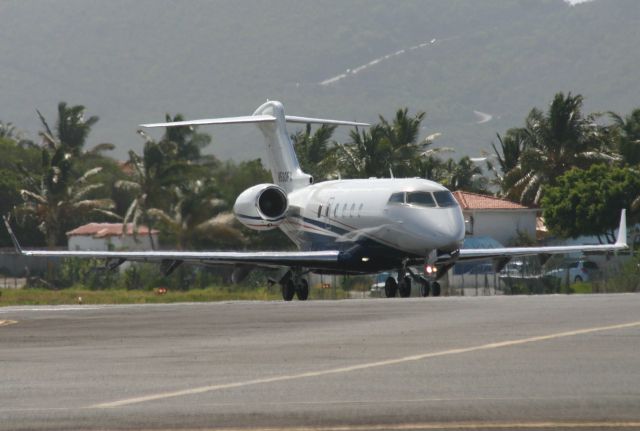 Bombardier Challenger 300 (N530FX)