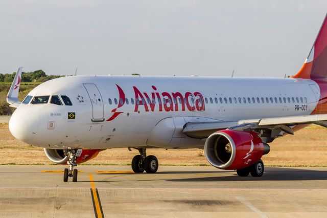 Airbus A320 (PR-OCY) - A320 da Avianca pouso em Petrolina-PE vindo de Salvador-BA e seguindo para Recife-PE no dia 21/10/2018.