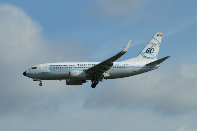 Boeing 737-700 (YR-BGG)