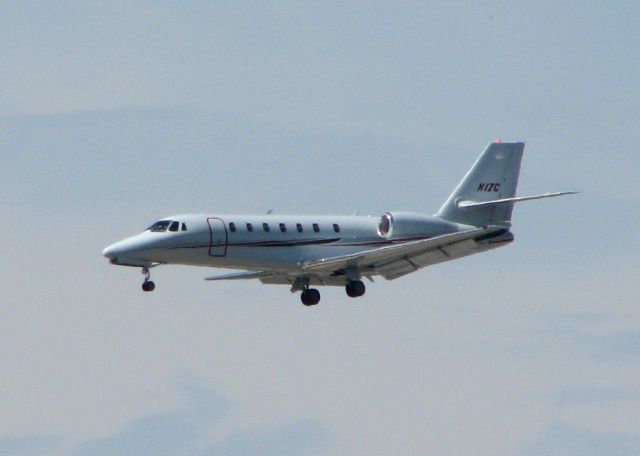 Cessna Citation Sovereign (N1ZC) - Landing on 13R at Love Field.