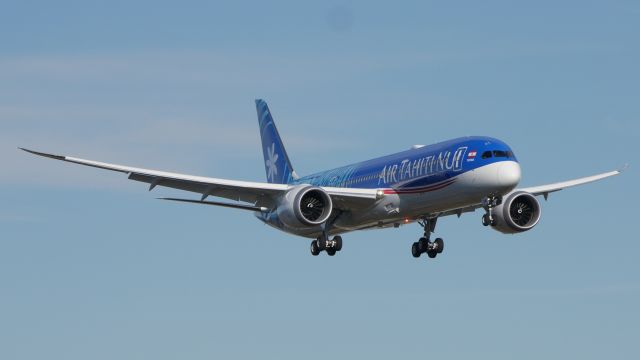 Boeing 787-9 Dreamliner (F-ONUI) - BOE909 on final to Rwy 16R to complete a C2 flight on 1.12.19. (ln 796 / cn 42116). This is the second Dreamliner for THT and the first assembled at Everett.