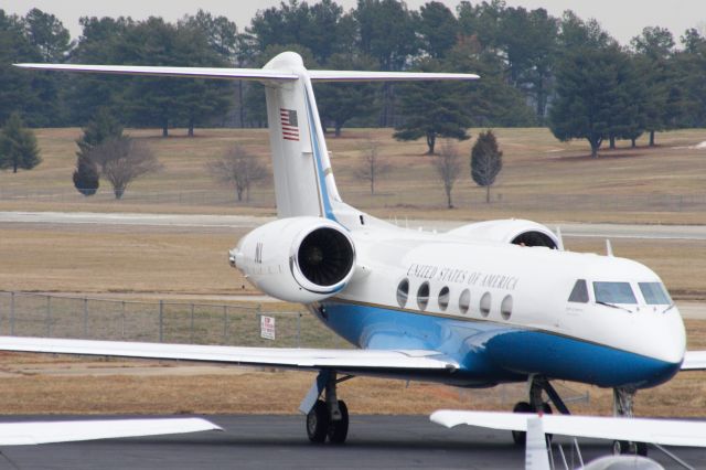 — — - "Spirit of America" GIV visits Greenville SC. Heard the callsign "November 1" and had to check it out. Not sure who was on board.