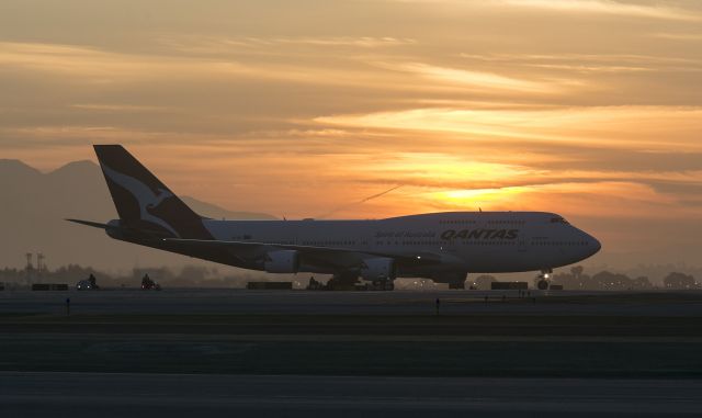 Boeing 747-400 (VH-OEG) - This big kangaroo has just arrived to Los Angeles, California at sunrise. It is  heading over to the international terminal at LAX.