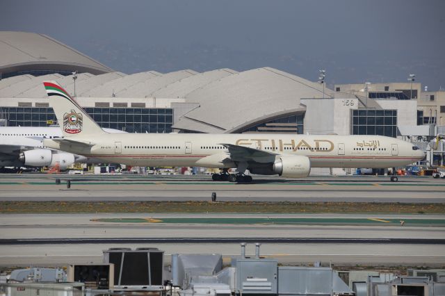 Airbus A380-800 (A6-ETK)