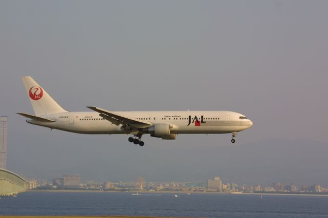 BOEING 767-300 (JA8264)