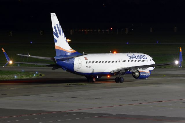 Boeing 737-800 (TC-SNT)