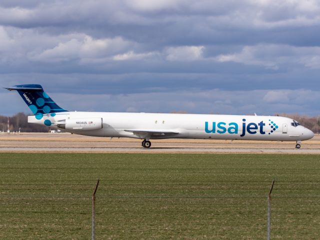 McDonnell Douglas MD-88 (N834US) - 834US taxiing down Hotel after it's delivery flight from Dothan.