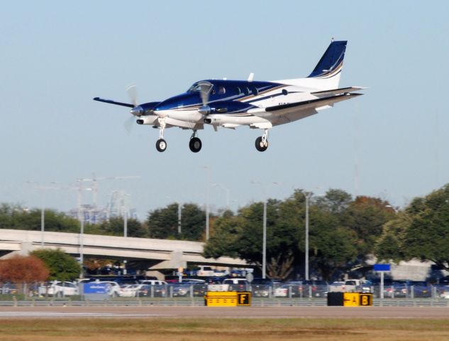 Beechcraft King Air 90 (N677J)