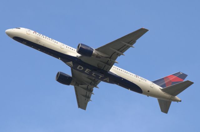 Boeing 757-200 (N670DN)